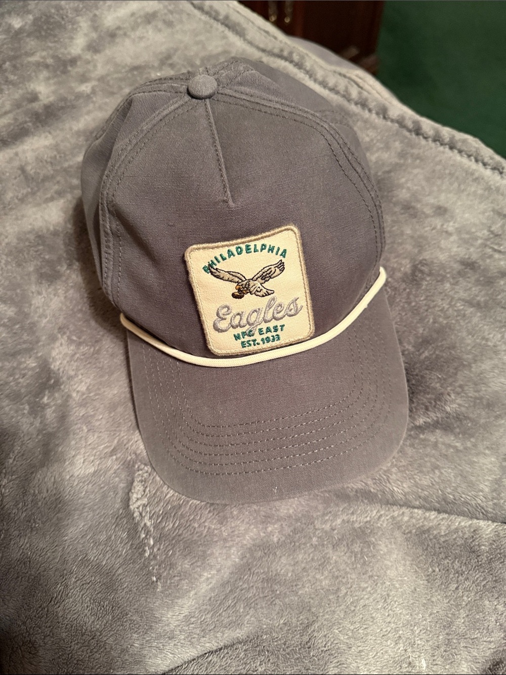 Philadelphia Eagles Gray Baseball Cap with Patch